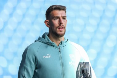 West Bromwich Albion 'dan Alex Palmer, West Bromwich Albion, The Hawthorns, West Bromwich, Birleşik Krallık, 8 Ekim 202' de Luton Town 'a karşı oynadığı Sky Bet Şampiyonası öncesinde stadyuma vardı.