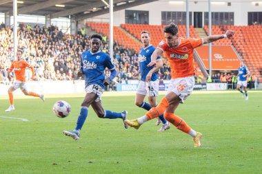 Blackpool 'dan Theo Corbeanu gol atarken, 8 Ekim 202' de Blackpool 'da Blackpool Watford' a karşı oynanan Sky Bet Şampiyonası maçında Daniel Bachmann # 1 Watford tarafından kurtarıldı.