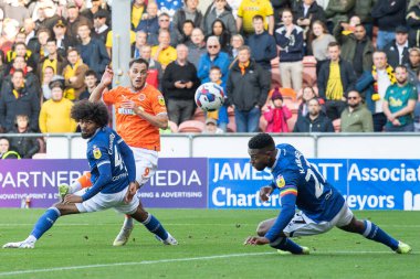Blackpool 'dan Jerry Yates gol atıyor ama 8 Ekim 202' de Blackpool 'da Blackpool Watford' a karşı oynanan Sky Bet Şampiyonası 'nda Daniel Bachmann # 1 Watford tarafından kurtarıldı.