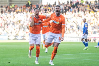 Blackpool 'dan Gary Madine 8 Ekim 202' de Bloomfield Road, Blackpool 'da oynanan Blackpool-Watford maçında golünü 1-0 atmasını kutluyor.