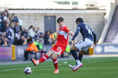 Middlesbrough 'dan 17 numaralı Paddy McNair, 8 Ekim 202' de Londra 'nın The Den kentinde oynanan Sky Bet Şampiyonası maçında pas veriyor.