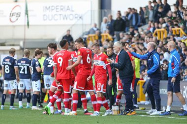 Leo Percovich Middlesbrough 'un geçici menajeri, 8 Ekim 202' de The Den, Londra, Birleşik Krallık 'ta oynanan Sky Bet Şampiyonası maçında oyunculara talimat veriyor.