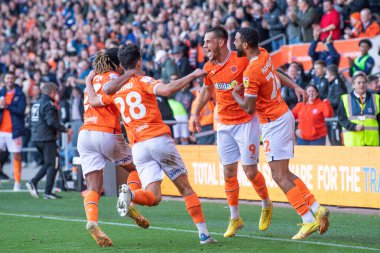 Blackpool 'dan Jerry Yates 8 Ekim 202' de Bloomfield Road, Blackpool 'da oynanan Blackpool-Watford maçında 3-1 kazanma golünü kutluyor.
