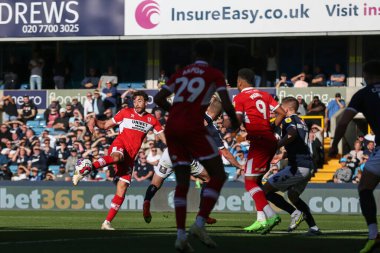 Middlesbrough 'dan Matt Crooks 8 Ekim 202' de Londra 'nın başkenti The Den' de oynanan Sky Bet Şampiyonası maçında golü geniş açıdan atıyor.
