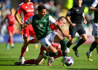 Plymouth Argyle forvet Morgan Whittaker (19), 8 Ekim 202 tarihinde Home Park, Plymouth, İngiltere 'de oynanan Sky Bet League 1 karşılaşmasında top için mücadele etti.