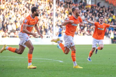 Blackpool 'dan Jerry Yates 8 Ekim 202' de Bloomfield Road, Blackpool 'da oynanan Blackpool-Watford maçında 3-1 kazanma golünü kutluyor.