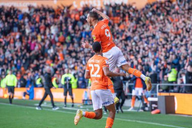 Blackpool 'dan Jerry Yates 8 Ekim 202' de Bloomfield Road, Blackpool 'da oynanan Blackpool-Watford maçında 3-1 kazanma golünü kutluyor.