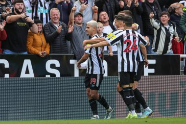 Newcastle United 'dan Bruno Guimares, 8 Ekim 2022' de St. James 's Park, Newcastle, İngiltere' de oynanan Premier League maçı Newcastle United ve Brentford maçında 3-1 kazanma hedefini kutluyor.