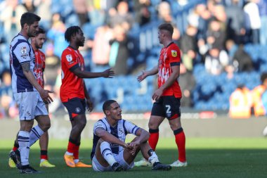 West Bromwich Albion 'dan Jake Livermore, West Bromwich Albion' un 8 Ekim 202 'de The Hawthorns, West Bromwich' te Luton Town 'a karşı oynadığı maçın ardından üzgün görünüyor.
