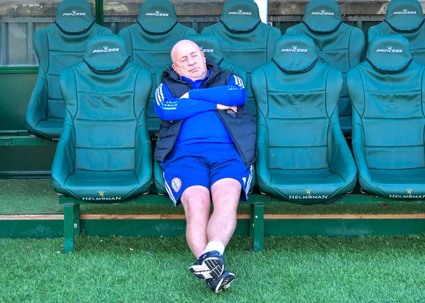 Accrington Stanley Manager John Coleman Trochu Zdřímnout Před Zápasem Během — Stock fotografie