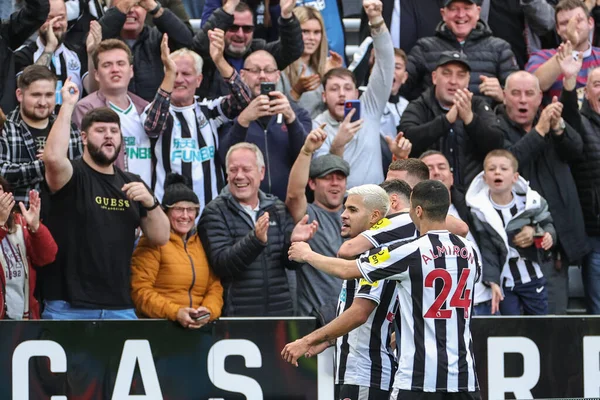 Bruno Guimares Newcastle United Świętuje Swój Cel Podczas Meczu Premier — Zdjęcie stockowe