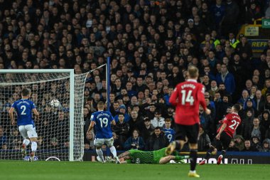 Manchester United takımından Antony # 21 Premier League maçında 1-1 öne geçti Everton, Manchester United 'a karşı Goodison Park, Liverpool, Birleşik Krallık, 9 Ekim 202