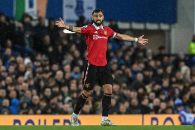 Manchester United takımından Bruno Fernandes, 9 Ekim 202 'de Goodison Park, Liverpool' da oynanan Everton Manchester United maçında tepki gösterdi.
