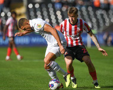 Swansea City 23 numaralı Nathan Wood Sky Bet Şampiyonası 'nda Swansea.com Stadyumu' nda Swansea.com, Swansea, Birleşik Krallık 'ta Swansea City ile oynanan 20 numaralı Sunderland maçında Jack Clarke' ın baskısı altında.