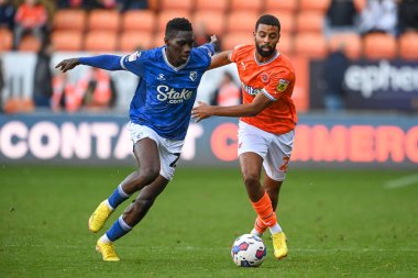 Blackpool 'dan CJ Hamilton # 22 ve Watford' dan Christian Kabasele # 27, Sky Bet Şampiyonası maçında Blackpool Watford 'a karşı Bloomfield Road, Blackpool, İngiltere, 8 Ekim 202