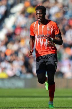 Luton Town 'dan Elijah Adebayo Gök İddiası Şampiyonası' nda West Bromwich Albion Luton Town 'a karşı The Hawthorns, West Bromwich, İngiltere, 8 Ekim 202