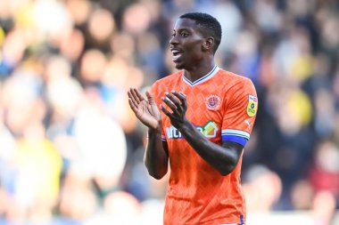 Blackpool 'dan Marvin Ekpiteta 8 Ekim 202' de Bloomfield Road, Blackpool 'da Blackpool' a karşı oynanan Gökyüzü İddia Şampiyonası maçında onu cesaretlendiriyor.