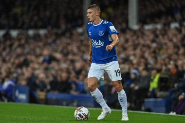 Premier Lig maçında Everton, Manchester United 'a karşı Goodison Park, Liverpool, Birleşik Krallık, 9 Ekim 202' de oynanan Premier League maçında Everton 'dan Vitaliy Mykolenko # 19 numara