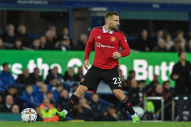 Manchester United takımından Luke Shaw 9 Ekim 202 'de Goodison Park, Liverpool' da oynanan Premier League maçında bir hedef arıyor.