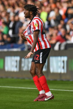 Aji Alese # 42 os Sunderland, 8 Ekim 202 'de Swansea.com Stadyumu, Swansea.com' da oynanan Sky Bet Şampiyonası maçında gömleğinin yırtılmasından sonra hakeme şikayette bulundu.