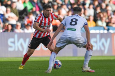 Sunderland 'dan Lynden Gooch # 11 Swansea City' den Matt Grimes # 8 ile Sky Bet Şampiyonası maçında Swansea City - Sunderland Swansea.com Stadyumu, Swansea, Birleşik Krallık, 8 Ekim 202