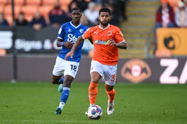 Blackpool 'dan Liam Bridcutt # 35, 8 Ekim 202' de Bloomfield Road, Blackpool 'da oynanan Blackpool-Watford maçında topla bir çıkış yaptı.