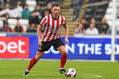 Sunderland 'dan Corry Evans # 4 Sky Bet Şampiyonası maçında Swansea City, Sunderland' a karşı Swansea.com Stadyumu, Swansea, Birleşik Krallık, 8 Ekim 202