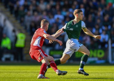 Plymouth Argyle orta saha oyuncusu Adam Randell (20), 8 Ekim 202 'de Home Park, Plymouth, İngiltere' de oynanan Sky Bet 1 karşılaşmasında faul yaptı.
