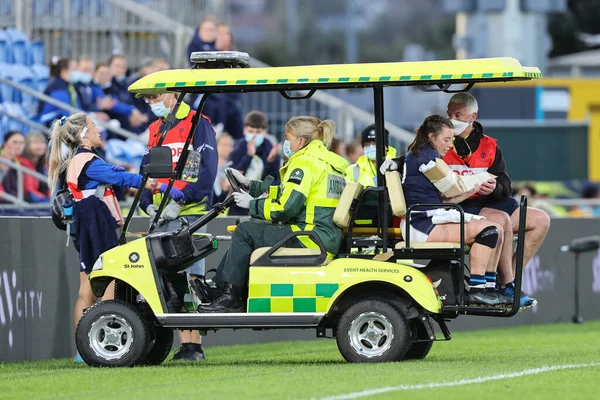 苏格兰的Eilidh Sinclair在10月9日于新西兰Whangarei的Semenoff球场举行的女子橄榄球世界杯足球赛威尔士女子对苏格兰女子的比赛中受伤 — 图库照片