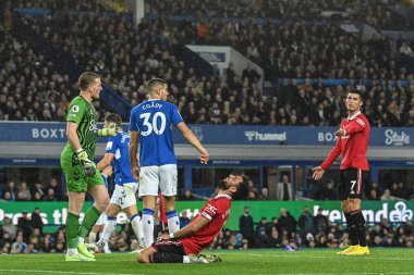 Manchester United takımının oyuncusu Bruno Fernandes, Premier League 'in 9 Ekim 202' de Goodison Park, Liverpool 'da oynanan Everton-Manchester United maçında Cristiano Ronaldo # 7 ile kaçırdığı gol sonrasında tepki gösterdi.