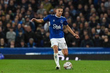 Everton 'dan Vitaliy Mykolenko # 19 Premier League maçında Everton, Manchester United' a karşı Goodison Park, Liverpool, İngiltere, 9 Ekim 202