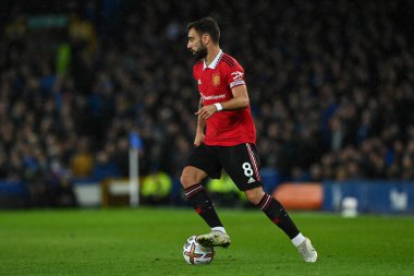Manchester United takımından Bruno Fernandes, 9 Ekim 202 'de Goodison Park, Liverpool' da oynanan Premier League maçında topu kırdı.