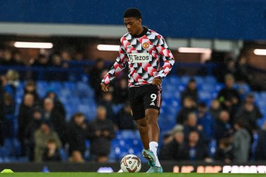 Manchester United 'dan Anthony Martial # 9 Premier League karşılaşması öncesinde Goodison Park, Liverpool, İngiltere' de oynanan Everton-Manchester United maçında maç öncesi ısınma turunda