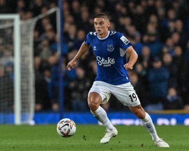 Everton 'dan Vitaliy Mykolenko # 19 Premier League maçında Everton, Manchester United' a karşı Goodison Park, Liverpool, İngiltere, 9 Ekim 202