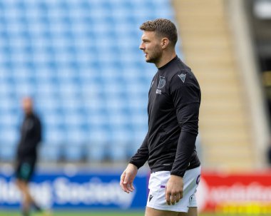 Northampton Saints 'ten Dan Biggar, bu sezondan sonraki ilk maçında Gallagher Premiership maçı öncesinde Coventry Building Society' deki Wasps-Northampton Saints maçında ısınacağını açıkladı.