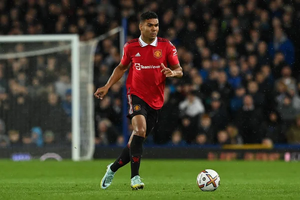 Manchester United 'ın Casemiro # 18' i Premier League maçında Everton Manchester United 'a karşı Goodison Park, Liverpool, İngiltere, 9 Ekim 202
