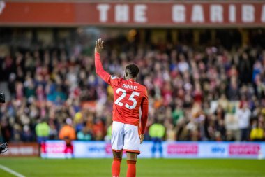 Nottingham Ormanı 'ndan Emmanuel Dennis 10 Ekim 202' de Nottingham Forest 'a karşı Aston Villa Premier Lig maçında Nottingham Ormanı' ndan 25.