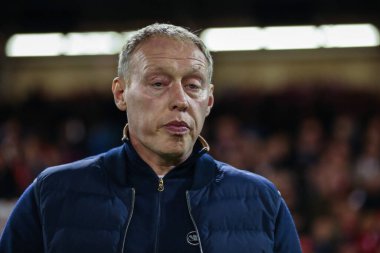 Nottingham Forest 'ın Steve Cooper teknik direktörü Premier Lig maçı sırasında Nottingham Forest, Aston Villa' ya karşı City Ground, Nottingham, İngiltere, 10 Ekim 202