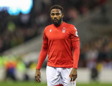 Nottingham Ormanı 'ndan Emmanuel Dennis # 25 Premier League maçı sırasında Nottingham Forest, Aston Villa' ya karşı City Ground, Nottingham, İngiltere, 10 Ekim 202