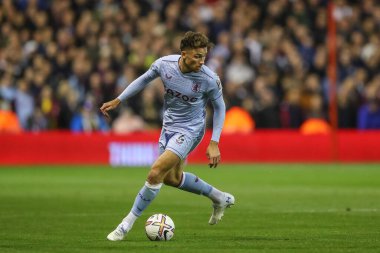 Aston Villa 'dan Matty Cash # 2 Premier League maçı sırasında Nottingham Forest, Aston Villa' ya karşı City Ground, Nottingham, İngiltere 'de 10 Ekim 202' de