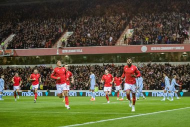 Nottingham Ormanı 'ndan Emmanuel Dennis Nottingham Forest' ın Aston Villa 'ya karşı oynadığı 10 Ekim 202' de Nottingham, İngiltere 'de Premier Lig maçında gol atmasını kutluyor.