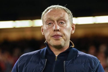 Nottingham Forest 'ın Steve Cooper teknik direktörü Premier Lig maçı sırasında Nottingham Forest, Aston Villa' ya karşı City Ground, Nottingham, İngiltere, 10 Ekim 202