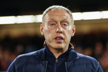 Nottingham Forest 'ın Steve Cooper teknik direktörü Premier Lig maçı sırasında Nottingham Forest, Aston Villa' ya karşı City Ground, Nottingham, İngiltere, 10 Ekim 202