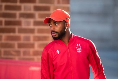 Nottingham Ormanı 'ndan Emmanuel Dennis # 25 Premier League maçından önce Nottingham Forest, Aston Villa' ya karşı City Ground, Nottingham, İngiltere 'de 10 Ekim 202' de geldi.