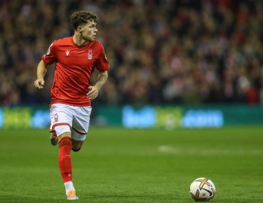 Nottingham Ormanı 'ndan Neco Williams 10 Ekim 202' de Nottingham Forest ile Aston Villa arasında oynanan Premier League maçında topla koşuyor.