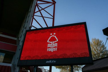 Premier Lig maçı sırasında City Ground 'daki büyük ekran TV Nottingham Forest, Aston Villa' ya karşı 10 Ekim 202 'de Nottingham City Ground, İngiltere' de.