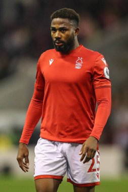 Nottingham Ormanı 'ndan Emmanuel Dennis # 25 Premier League maçı sırasında Nottingham Forest, Aston Villa' ya karşı City Ground, Nottingham, İngiltere, 10 Ekim 202