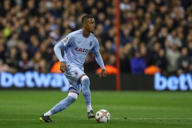 Aston Villa 'dan Ezri Konsa # 4 Premier Lig maçı sırasında Nottingham Forest, Aston Villa' ya karşı City Ground, Nottingham, İngiltere, 10 Ekim 202