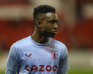 Aston Villa 'dan Lamare Bogarde # 52 Premier Lig maçından önceki ısınma turunda Nottingham Forest, Aston Villa' ya karşı City Ground, Nottingham, İngiltere, 10 Ekim 202