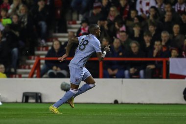Aston Villa 'dan Ashley Young, Premier Lig maçında Nottingham Forest, Aston Villa' ya karşı 10 Ekim 202 'de City Ground, Nottingham, İngiltere' de 1-1 'lik galibiyetini kutluyor.